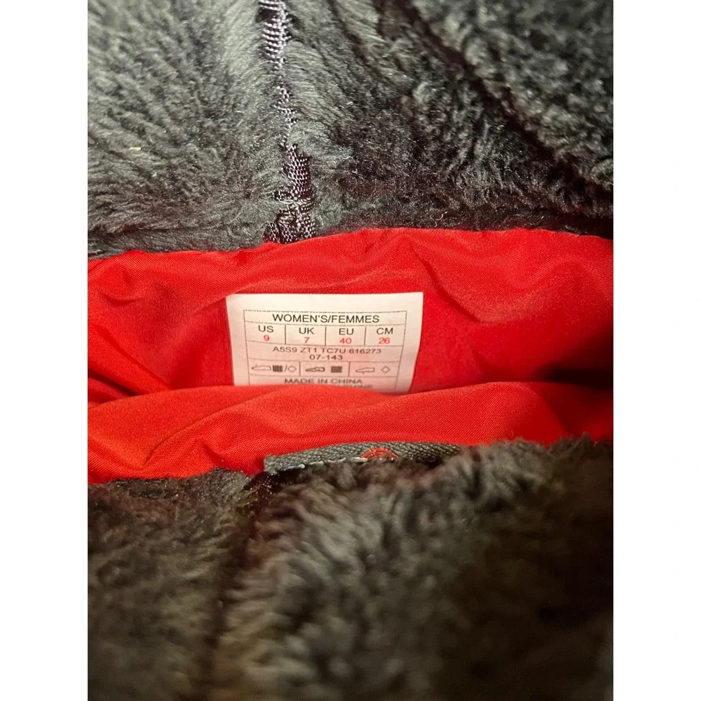 The North Face black amore ll boots quilted puffer pull on women's size 9 winter